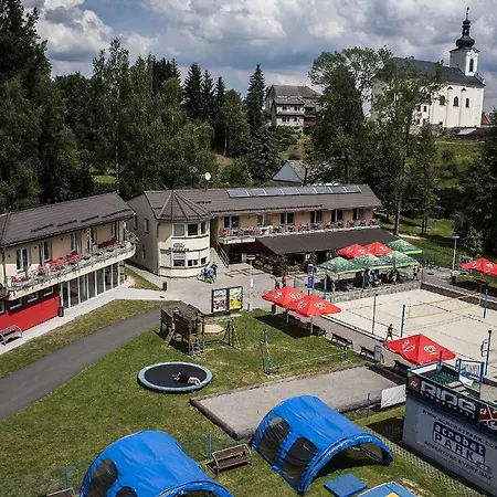 Acrobat Park Konukevi Štíty