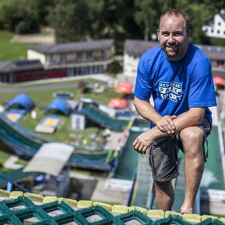 Konukevi Acrobat Park