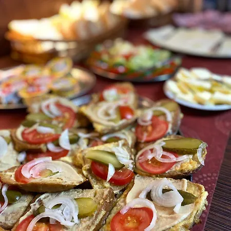 Konukevi Acrobat Park 3*