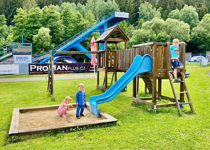 Konukevi Acrobat Park 3*
